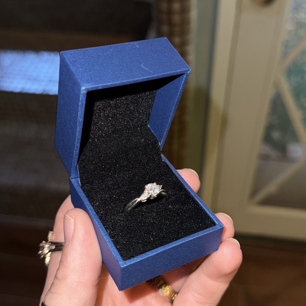 Elegant Silver Ring with Clear Gemstone